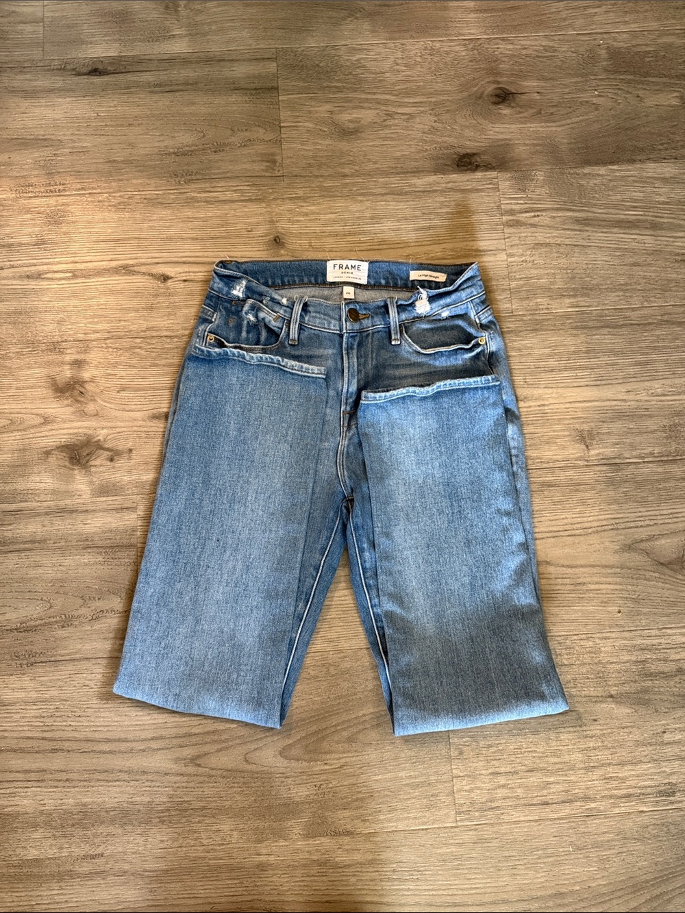 Frame Denim Women's Straight-Leg Jeans in Light Blue Wash - Picture 2 of 6
